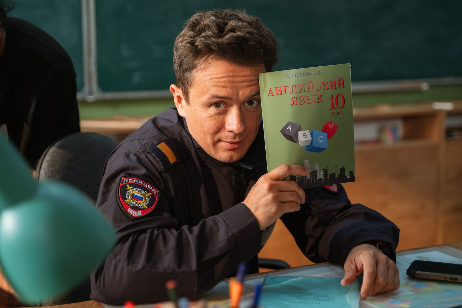 Илья Соболев идёт в «Вечернюю школу»: новый комедийный сериал от создателей «Реальных пацанов»